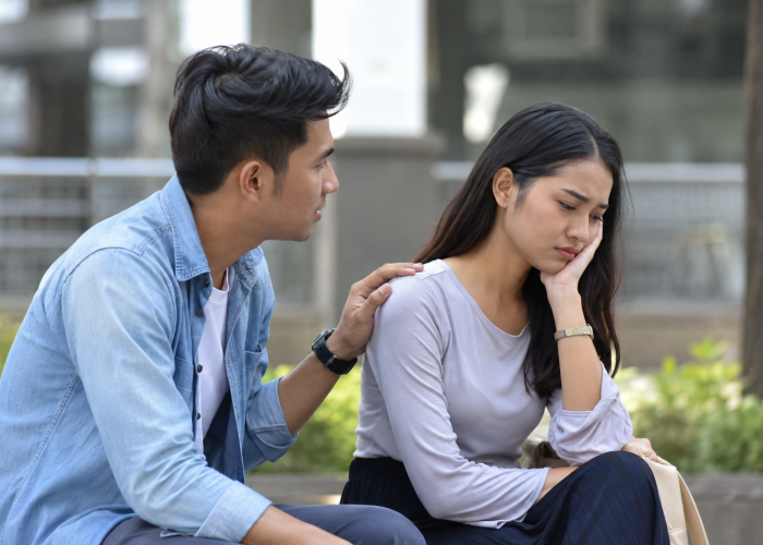 5 Tips Mengatasi Mood Pasangan Saat Sedang di Luar, Biar Momen Bersama Tetap Menyenangkan