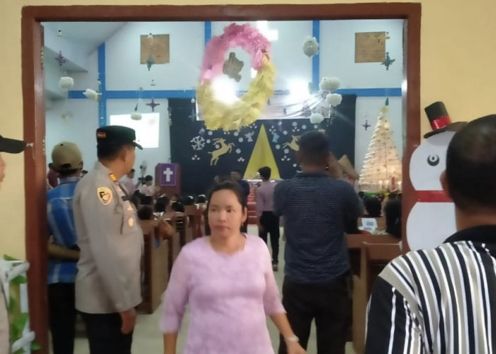 Polsek Indralaya Amankan Kegiatan Natal di Gereja HKBP Efrata Lorok Ogan Ilir 