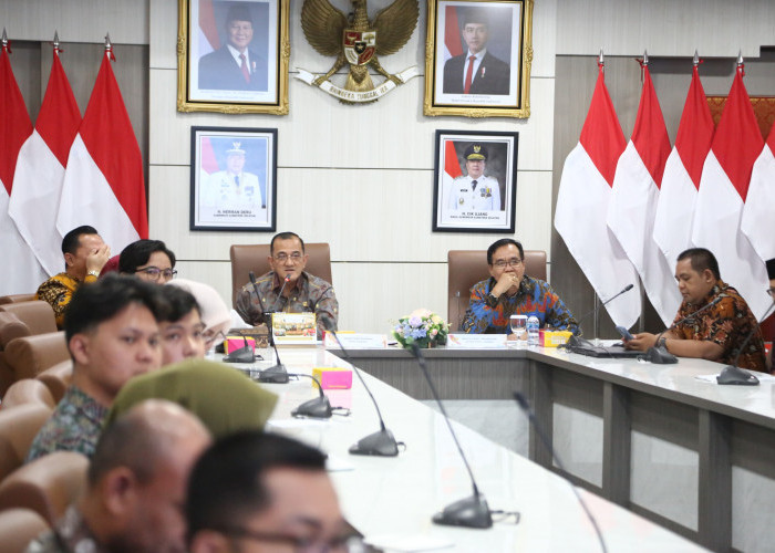 Sekda Sumsel Pimpin Rapat Pengelolaan Administrasi Kepegawaian untuk Tingkatkan Kinerja ASN