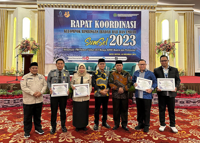 Imigrasi Palembang Terima Penghargaan Pelayanan Haji Kemenag Sumsel