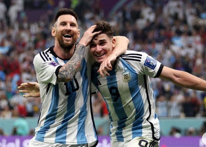 Babak Pertama, Argentina Unggul 2-0 Lewat Penalti Messi dan Aksi Solo Run Julian Alvarez yang Tak Terbendung 