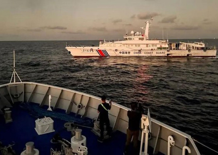 Tegang di Laut China Selatan, Kapal Penjaga Pantai China 