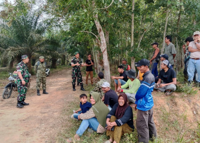 Tim Mabes TNI Turun Langsung ke Masyarakat OKI Penyuluhan Karhutla agar Efektif
