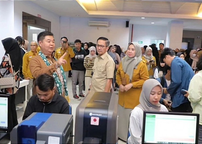 Dirjen Dukcapil Buka Pelayanan Administrasi Dukcapil Goes to Campus di UIGM Palembang