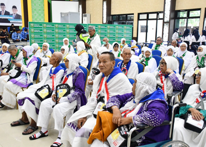 Kloter 19 Embarkasi Palembang Diberangkatkan, Jemaah Haji Diingatkan Jaga Paspor Masing-Masing