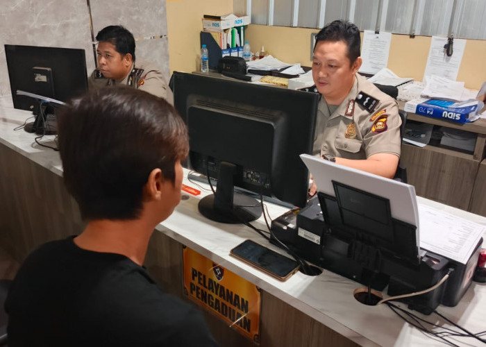 Antar Paket Handphone Pria Mengaku Dosen, Kurir Malah Tertipu Rp4,4 Juta 