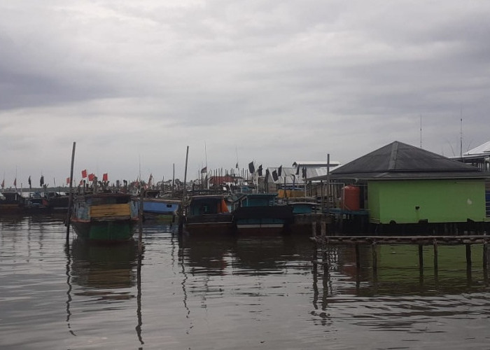 Nelayan Kilung Keluhkan Lampu dari Kapal Besar Bersandar di Laut Sungsang, Hasil Tangkapan Berkurang