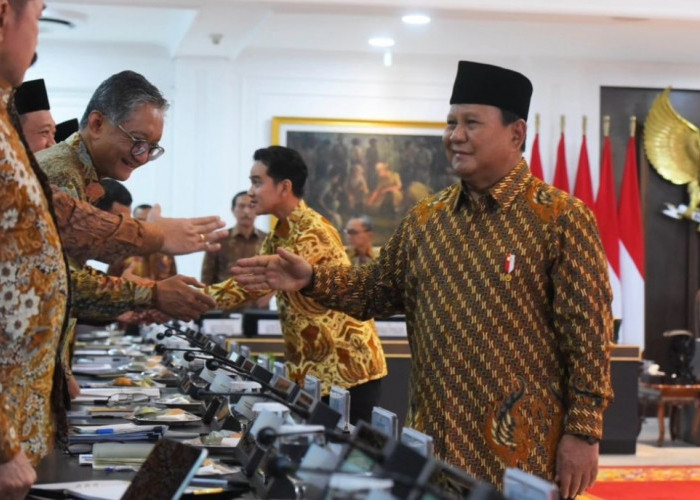 Presiden Prabowo Larang Anggota Kabinetnya Laporkan Hal Rawan Lewat Telepon Saat Lawatan, Takut Disadap?