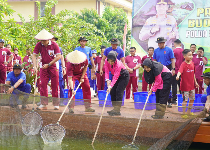  Polda Sumsel Panen Raya 2,5 Ton Ikan dari Kolam Budidaya Pakri Palembang