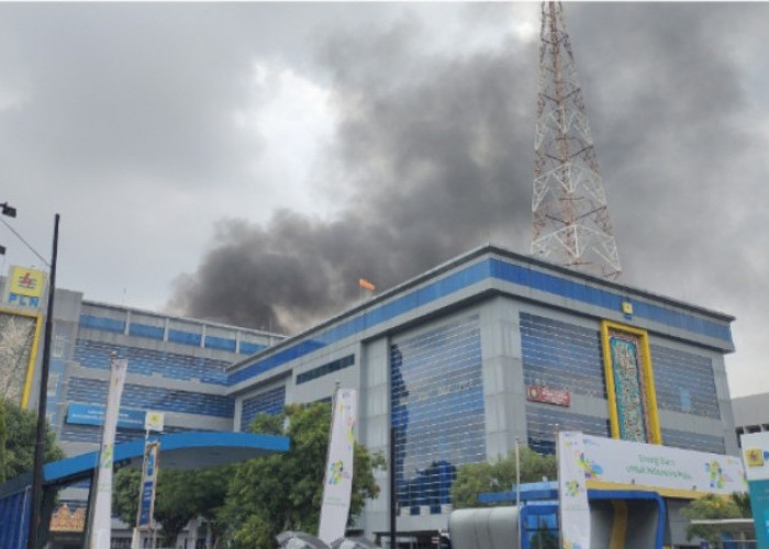 BREAKING NEWS: Gedung PLN UID S2JB Palembang Terbakar, Api Diduga Berasal Dari Pengelasan