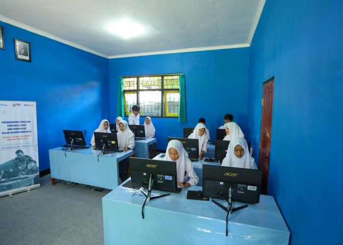 BRI Peduli Dukung Pemerataan Akses Digital untuk Pendidikan Anak Bangsa di SMP Negeri 6 Bayan