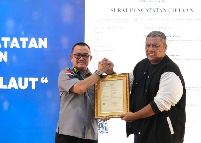 Kemenkum Babel Gandeng Media, Johan Manurung Serahkan Hak Cipta Buku Karya Wartawan