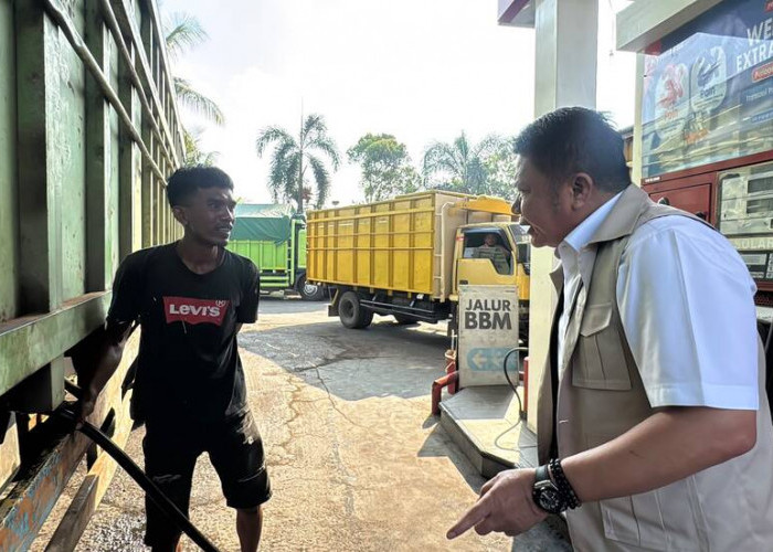 Tinjau Antrean BBM di SPBU Kebun Bunga, Gubernur Sumsel Desak Pertamina Segera Atasi Kelangkaan Pasokan