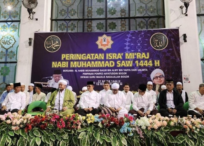 Ribuan Jemaah Ikuti Peringatan Isra Miraj Nabi Muhammad SAW di Masjid Agung Palembang