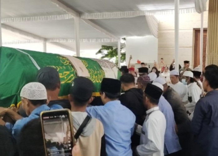 Prosesi Pemakaman Penuh Khidmat dan Haru, Ribuan Pelayat Antar Kepergian Almarhum H Halim