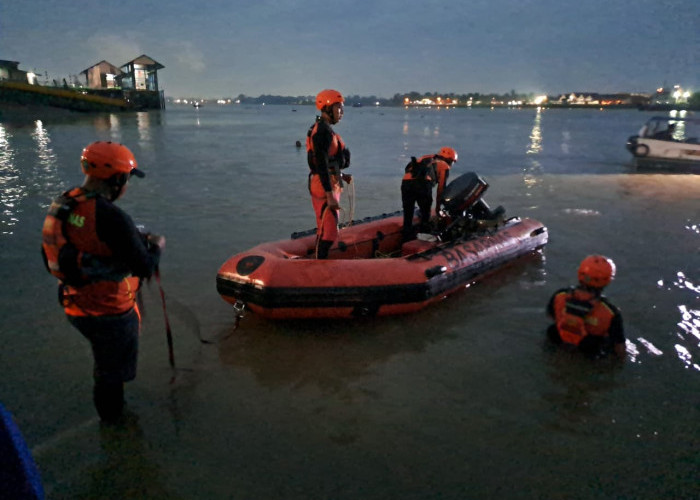 Bocah Perempuan Tenggelam di Sungai Musi Palembang Belum Ditemukan, Petugas Sisir Radius 3 Kilometer 