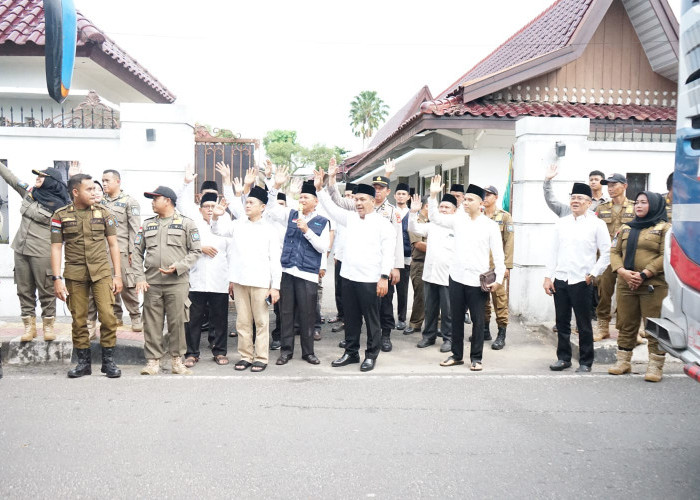 Calon Jemaah Haji Kabupaten OKI Kloter 14 Dilepas Wakil Bupati OKI Masuk Asrama Haji Palembang