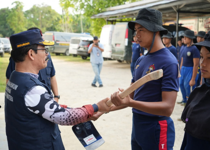 Kakanwilkum Aceh Meurah Budiman Motivasi dan Serahkan Alat Baksos untuk Taruna Poltekpin