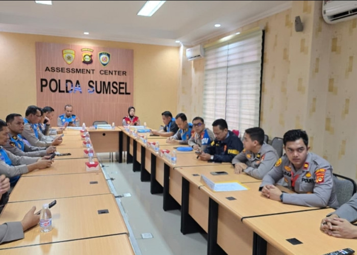 Selamat, 5 Personel Lolos S-2 STIK, Kapolda Sumsel Berikan Penghargaan Anggota Berprestasi 