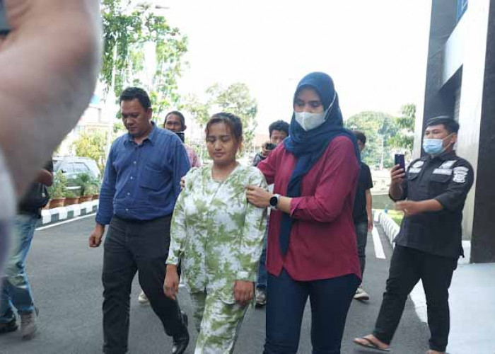 Tampil Pakai Baju Tidur, Lina Mukherjee Tersangka Kasus Penistaan Agama Tak Ditahan Penyidik Polda Sumsel