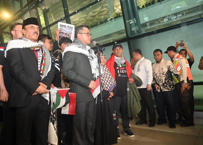  Detik-Detik 9 Relawan Indonesia Dibebaskan dari Israel, Disambut Haru Setiba di Tanah Air