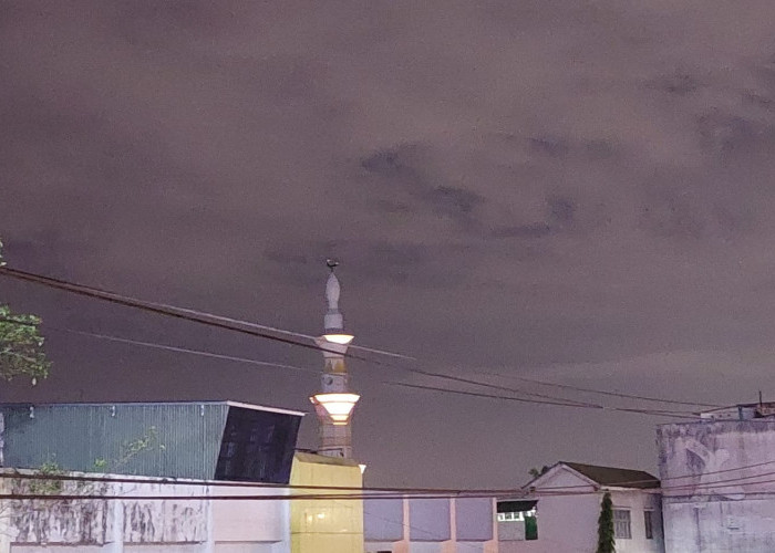 Gerhana Bulan di Palembang Terhalang Awan, Jemaah Salat Khusuf Qamar Khidmat