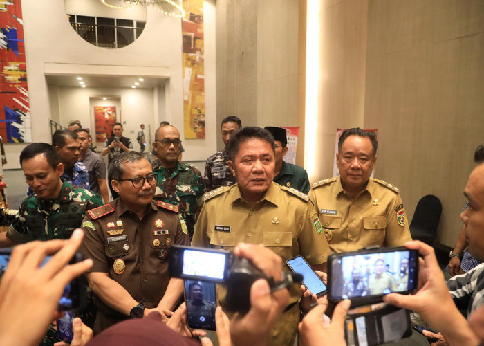Gubernur Herman Deru Tegaskan Kesetaraan: Non-ASN Kini Bisa Kenakan Seragam Kuning Khaki