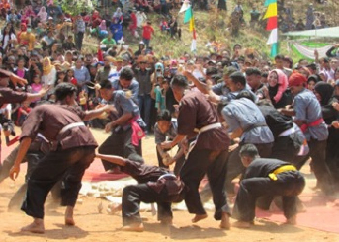 Perang Ketupat dan Pantiaw Ubi Resmi Tercatat Sebagai Kekayaan Intelektual Komunal Bangka Barat