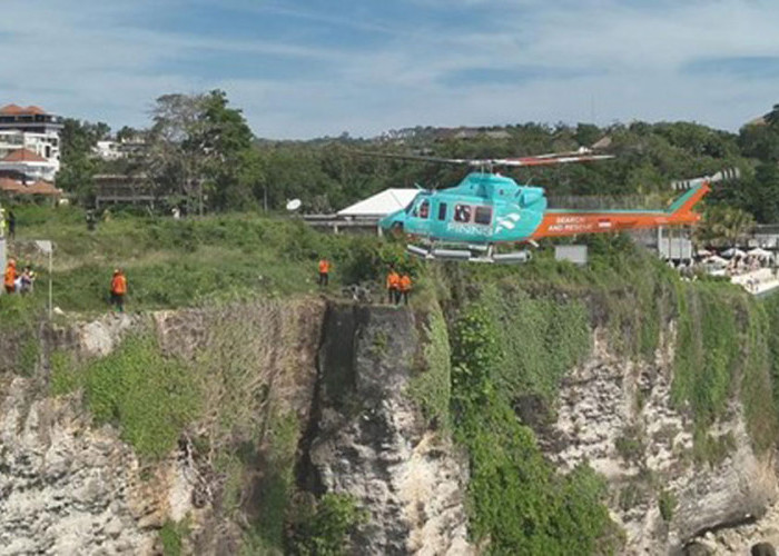 2 WNA Rusia Terjebak di Tebing Uluwatu, Evakuasi Harus Menggunakan Helikopter
