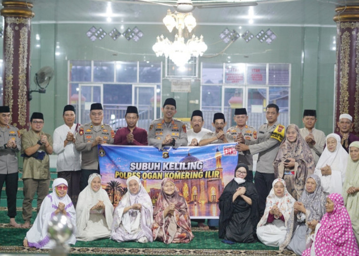 Dekatkan Diri dengan Masyarakat dan Ingatkan Bahaya Karhutla, Kapolres OKI Subuh Keliling di Kayuagung