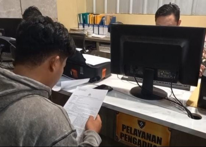Pegawai Sibuk Rapikan Barang, Pria Misterius di Palembang Incar Meja Kasir Gasak Uang Jutaan Rupiah 