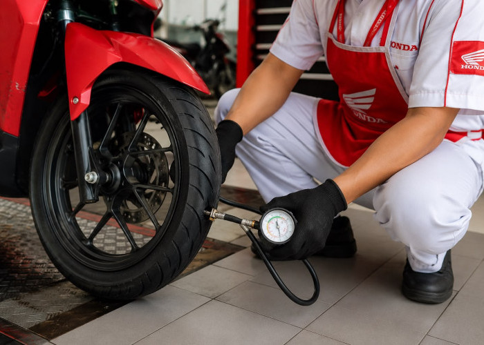 Ban Motor Terlalu Kempes atau Keras, Ini Dampak dan Tekanan yang Tepat Menurut Honda Sumsel