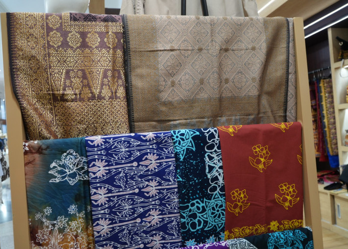 Dari Tapis, Batik Kujur hingga Songket Silungkang, PTBA Pamerkan Wastra Nusantara di INACRAFT 2026