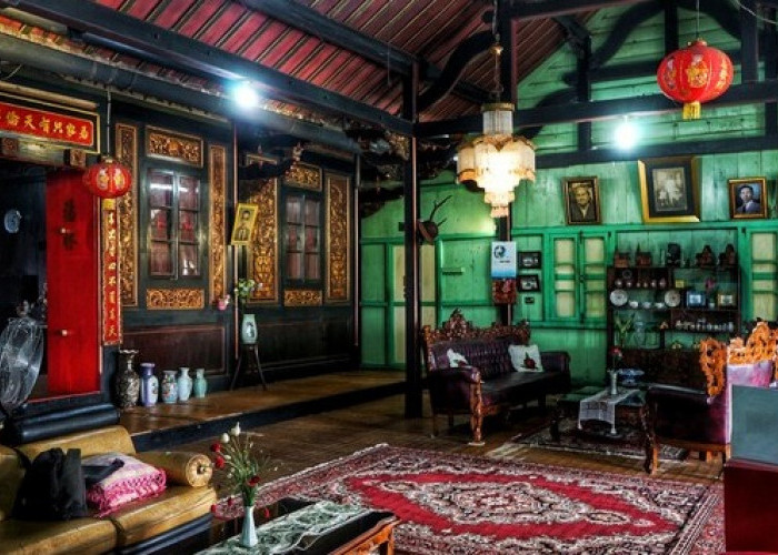 Seeing The Centuries-old House Owned by Baba Boentjit in Palembang, wow, it's so Instagrammable