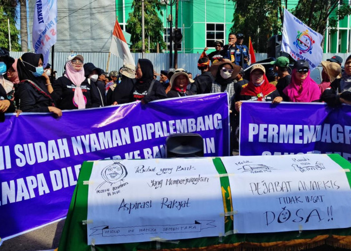 Warga Tegal Binangun Unjuk Rasa ke Kantor Gubernur Sumsel, Ngaku Terzolimi dan Tolak Masuk Wilayah Banyuasin