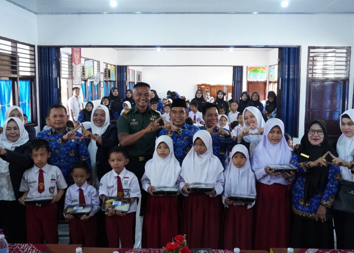 APJI OKI Gelar Makan Siang Bergizi di SD Negeri 1 Muara Baru dan SDN 17 Kayuagung 