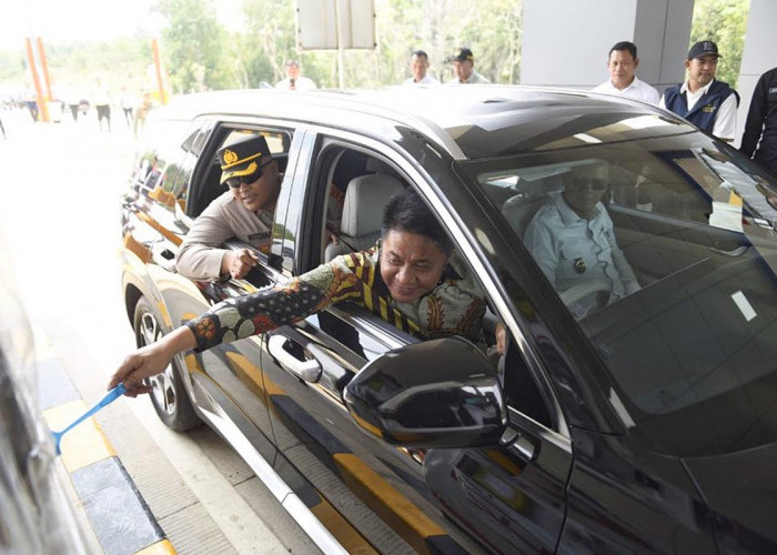  Gubernur Sumsel Jadi Pengendara Pertama yang Melintasi Tol Indralaya-Prabumulih