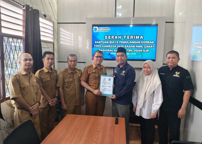 BAZNAS Ogan Ilir Serahkan Bantuan ke Distransnaker untuk Biaya Kepulangan Korban TPPO di Kamboja
