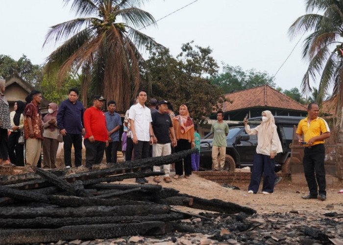 Tiga Rumah di Bukit Batu Pangkalan Lampam Kebakaran, Muchendi Datangi Korban
