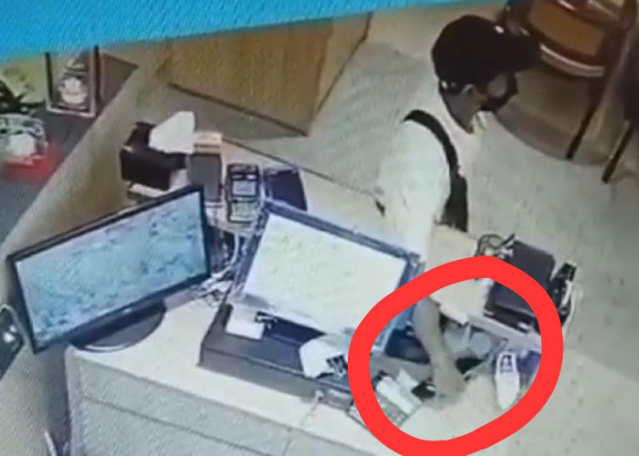 Viral, Pria Bertopi Hitam Gasak 3 Handphone di Meja Salah Satu Gerai Picon Mall