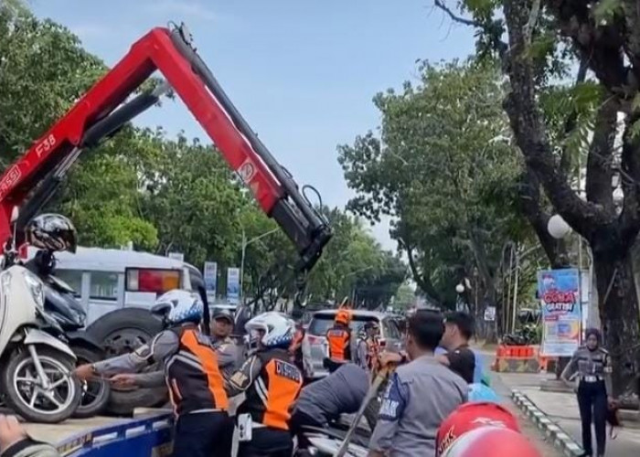 Selain Digembosi, Puluhan Sepeda Motor yang Parkir Sembarangan Diangkut Paksa Petugas Dishub Palembang