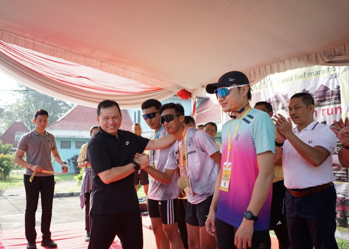 Sambut Puncak UI Half Marathon 2024, Iluni UI Sumsel Adakan Fun Walk di Jakabaring Palembang