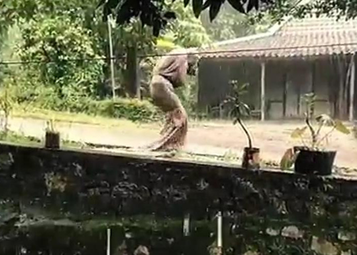 Horor, Sesosok Lelaki Terikat Tali Pocong Bangkit dari Kubur Setelah Seminggu Dimakamkan, Minta Diantar Pulang
