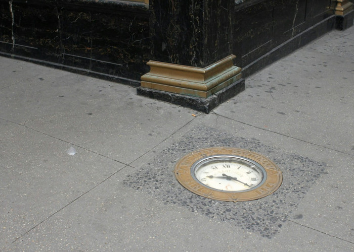 Ternyata! Ini Tujuan Dibuatnya Sidewalk Clock Di Kawasan Lower Manhattan, New York