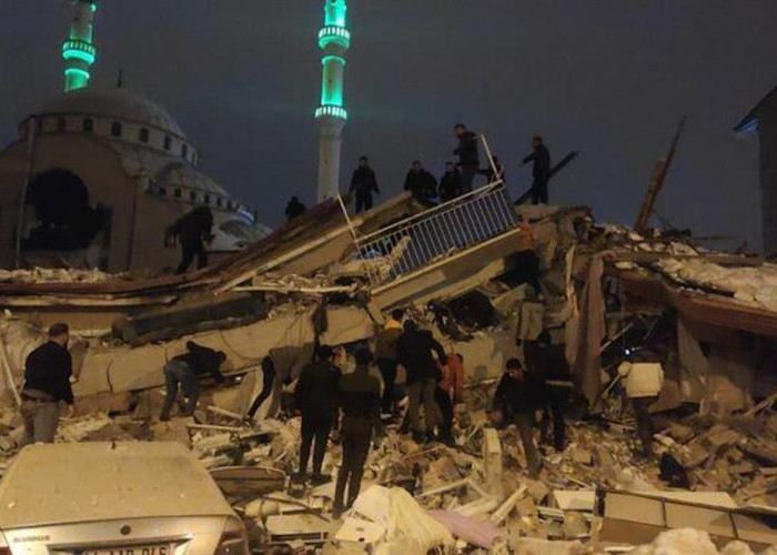 Gempa Mematikan di Turki, Bangunan Banyak Hancur dan Ribuan Orang Terkubur