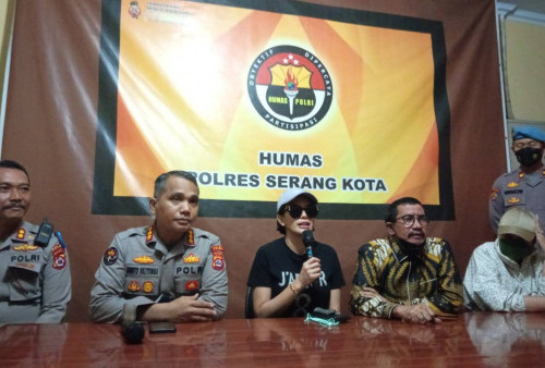 Nikita Mirzani  Penuhi Panggilan Polisi