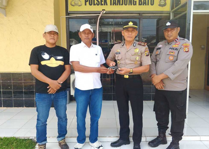 Wakili Warganya, Kades Embacang Ogan Ilir Serahkan Senpi Rakitan ke Polsek Tanjung Batu