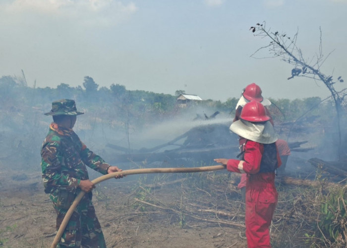 Karhutla di Kecamatan Sungai Menang, Tim Gabungan dan PT PAR Berjibaku Padamkan 