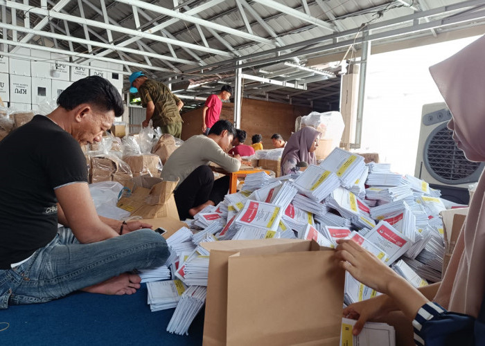 KPU OKI Tuntaskan Checking dan Packing Logistik Surat Suara Pemilu 2024