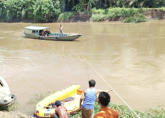 Pasca Jembatan di Kandis Ogan Ilir Ambruk, BPBD Siagakan Perahu Fiber untuk Permudah Mobilitas Warga
